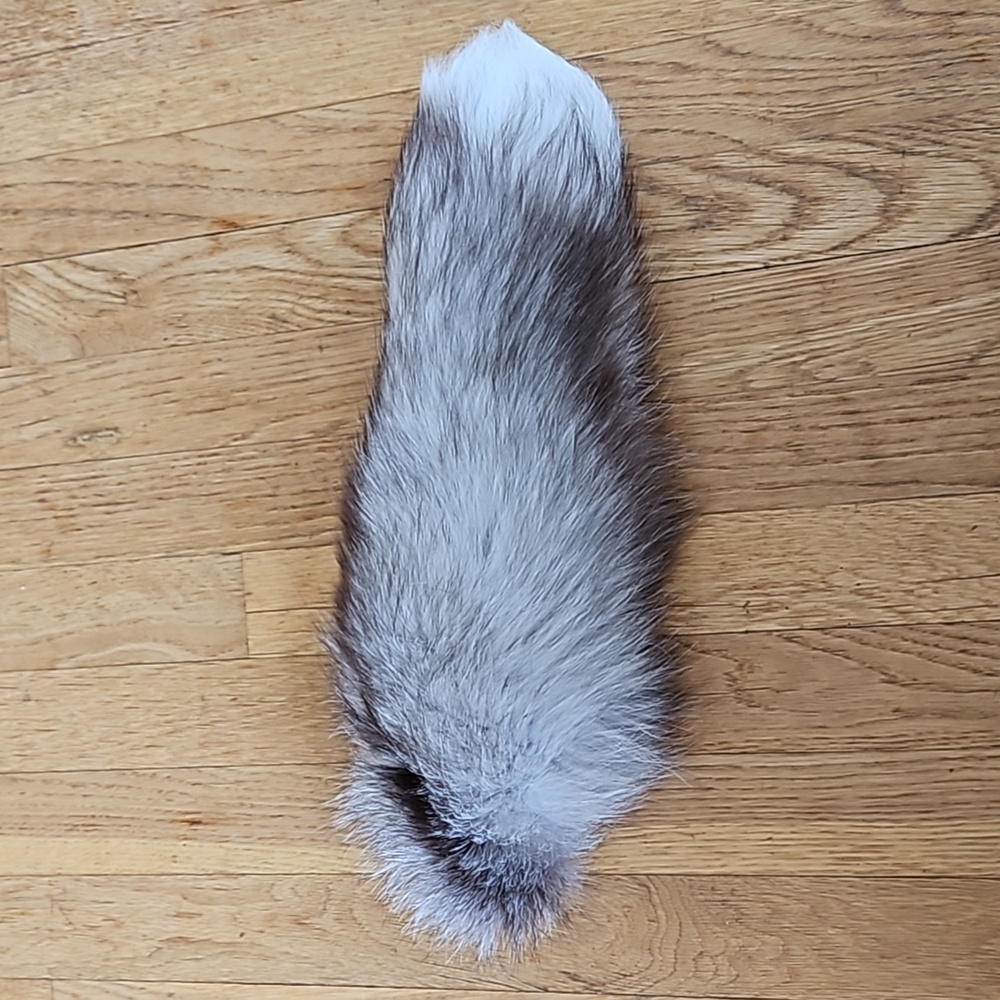 Fosrion Fluffy White Gray Fox Tail Keychain - Picture 2 of 5